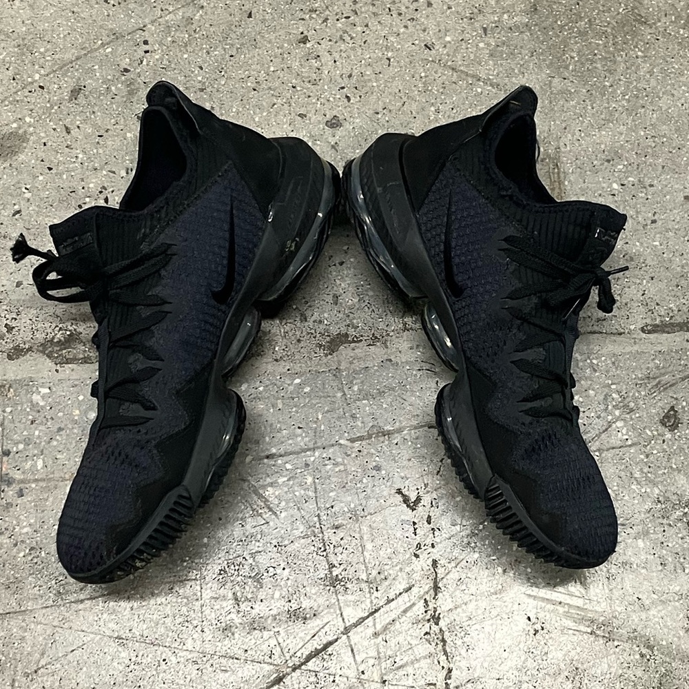 Nike LeBron 16 Low Triple Black CI2668-002 Size 13 - Picture 7 of 15